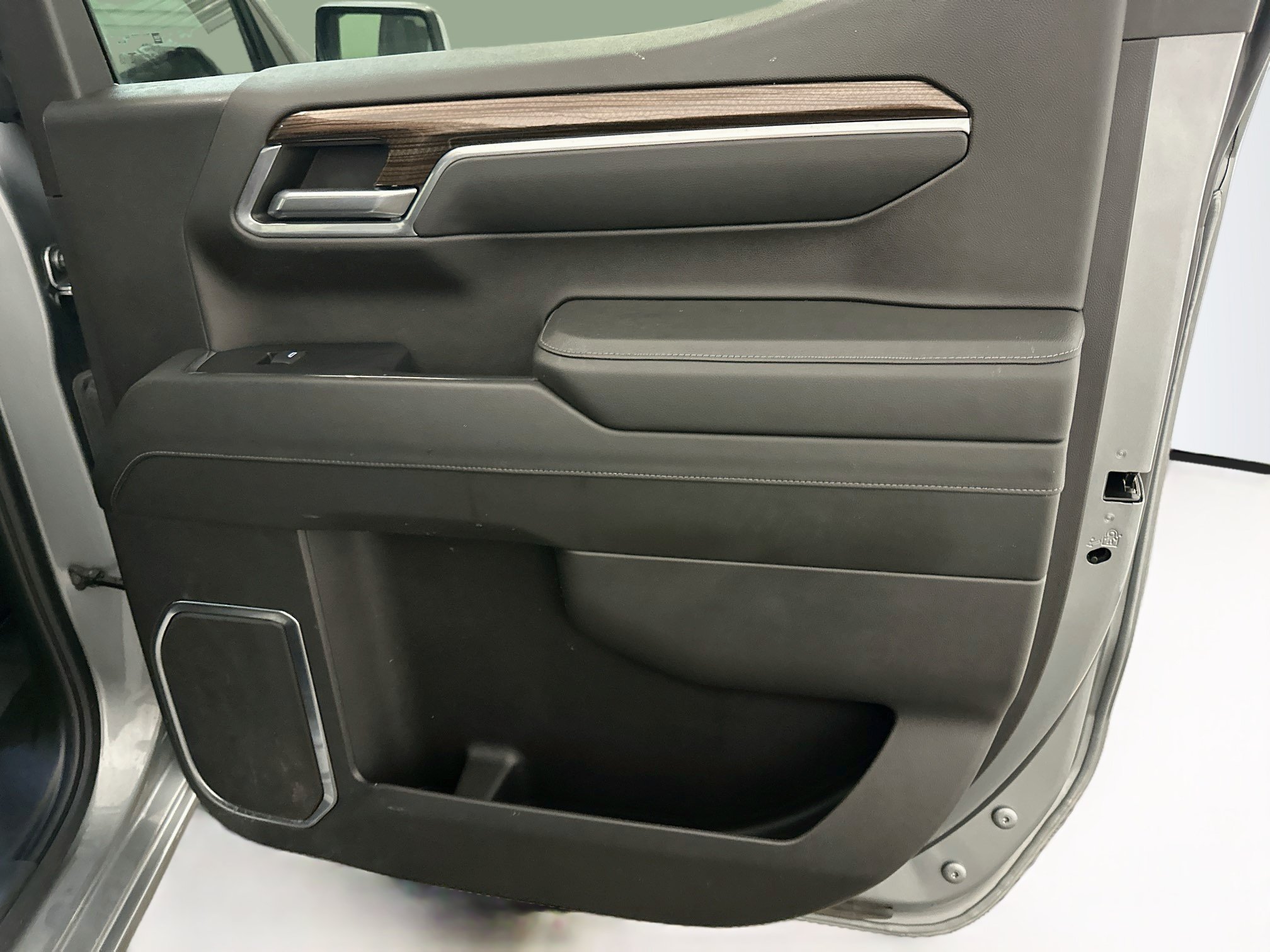 Used 2024 Chevrolet Silverado 1500 LT AWD/4WD image 31