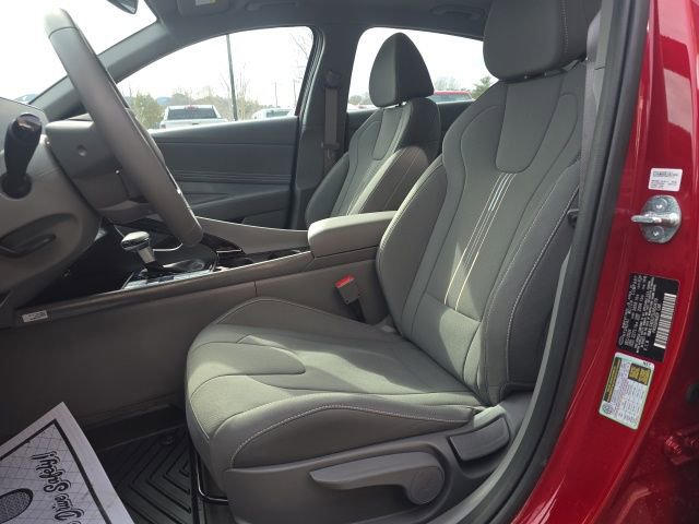 Used 2025 Hyundai Elantra SEL FWD image 9
