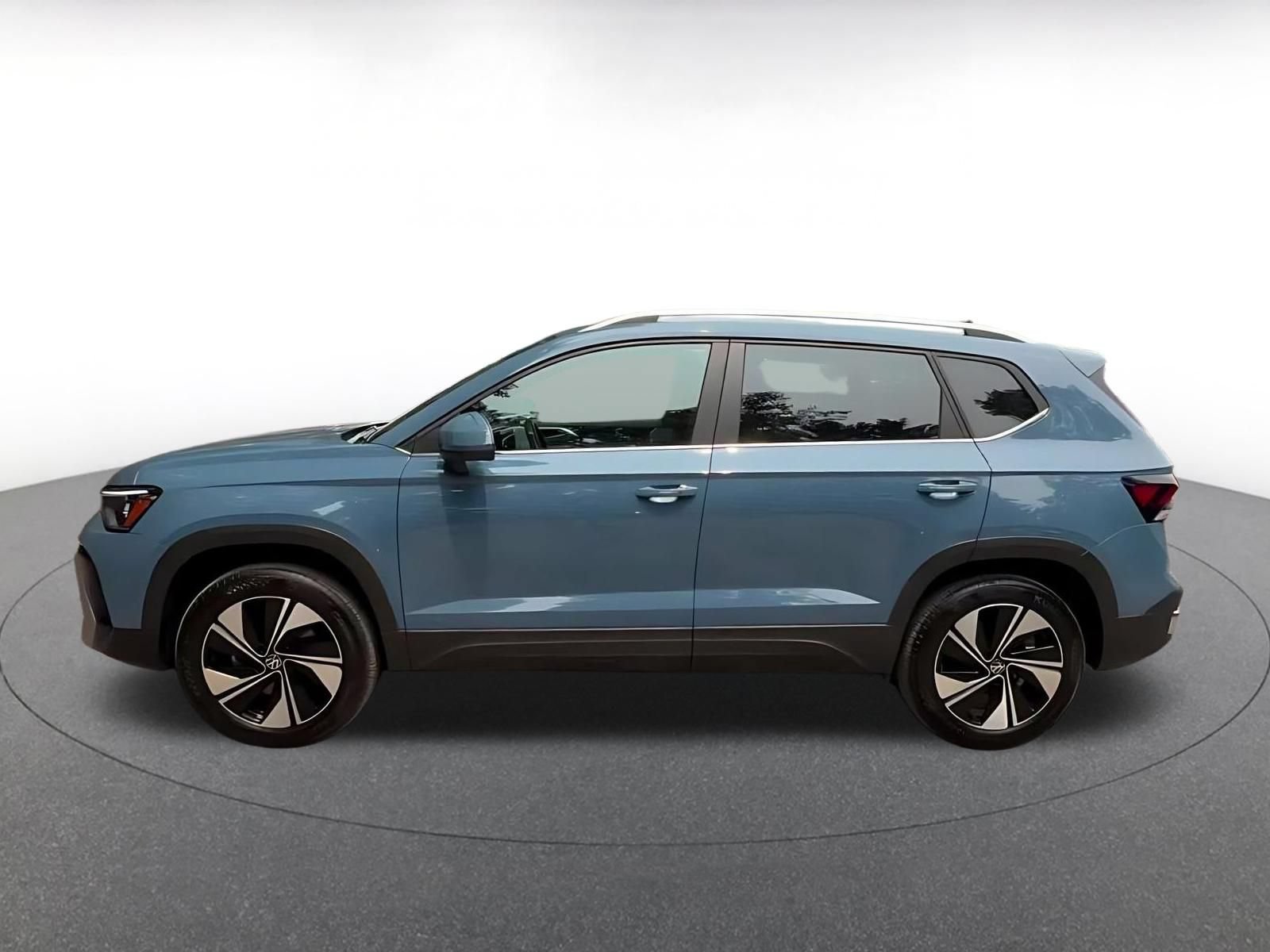 Used 2026 Volkswagen Taos SE AWD/4WD image 11