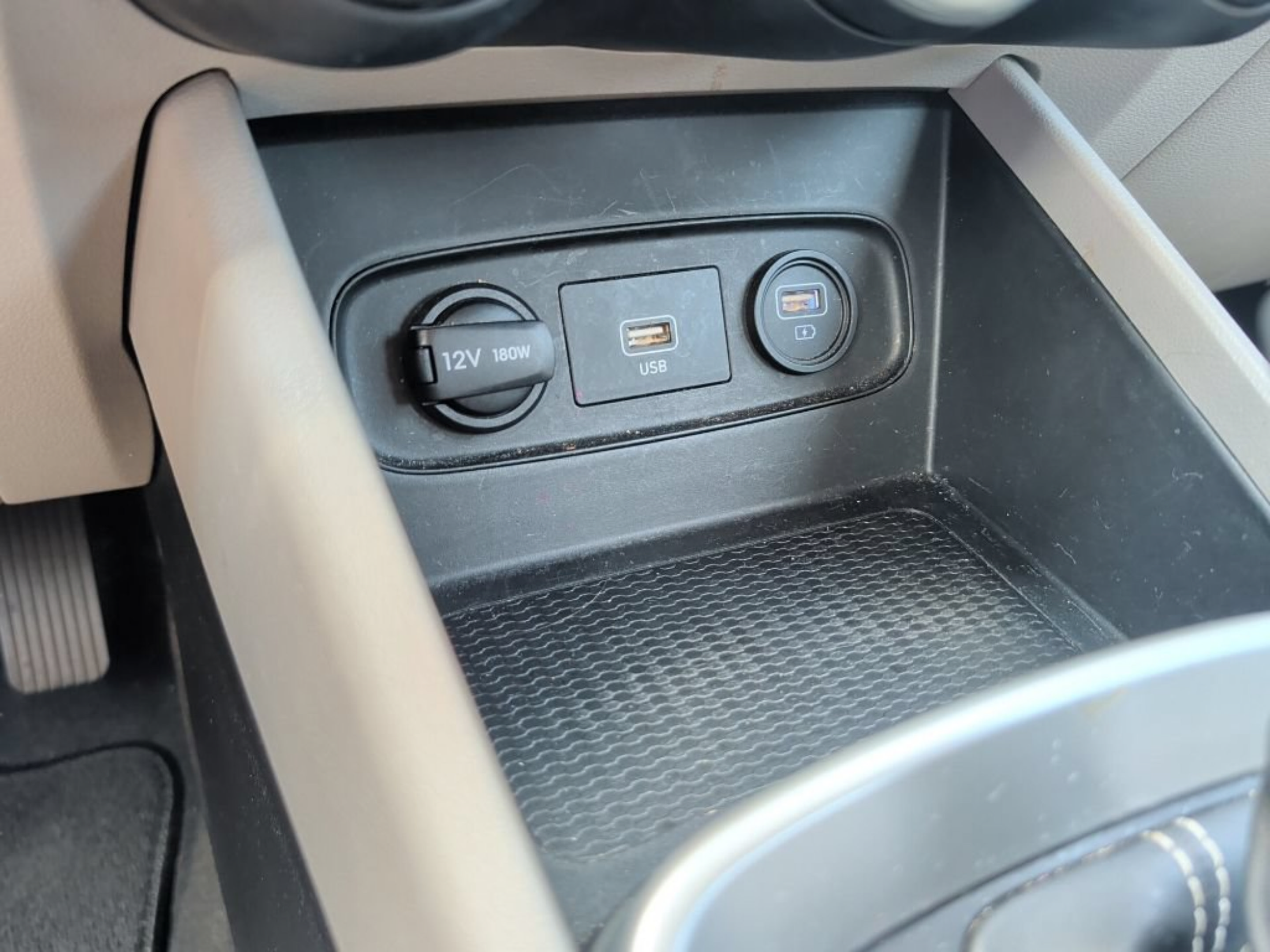 Used 2021 Hyundai Venue SEL FWD image 24