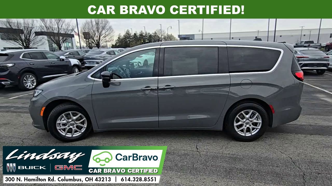 Used 2025 Chrysler Pacifica Select FWD image 6