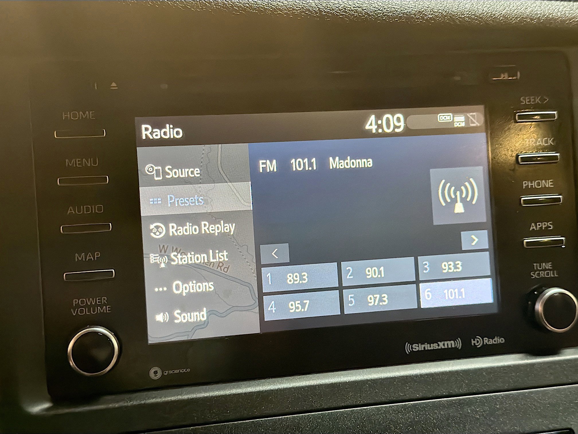 Used 2019 Toyota Sienna XLE image 21