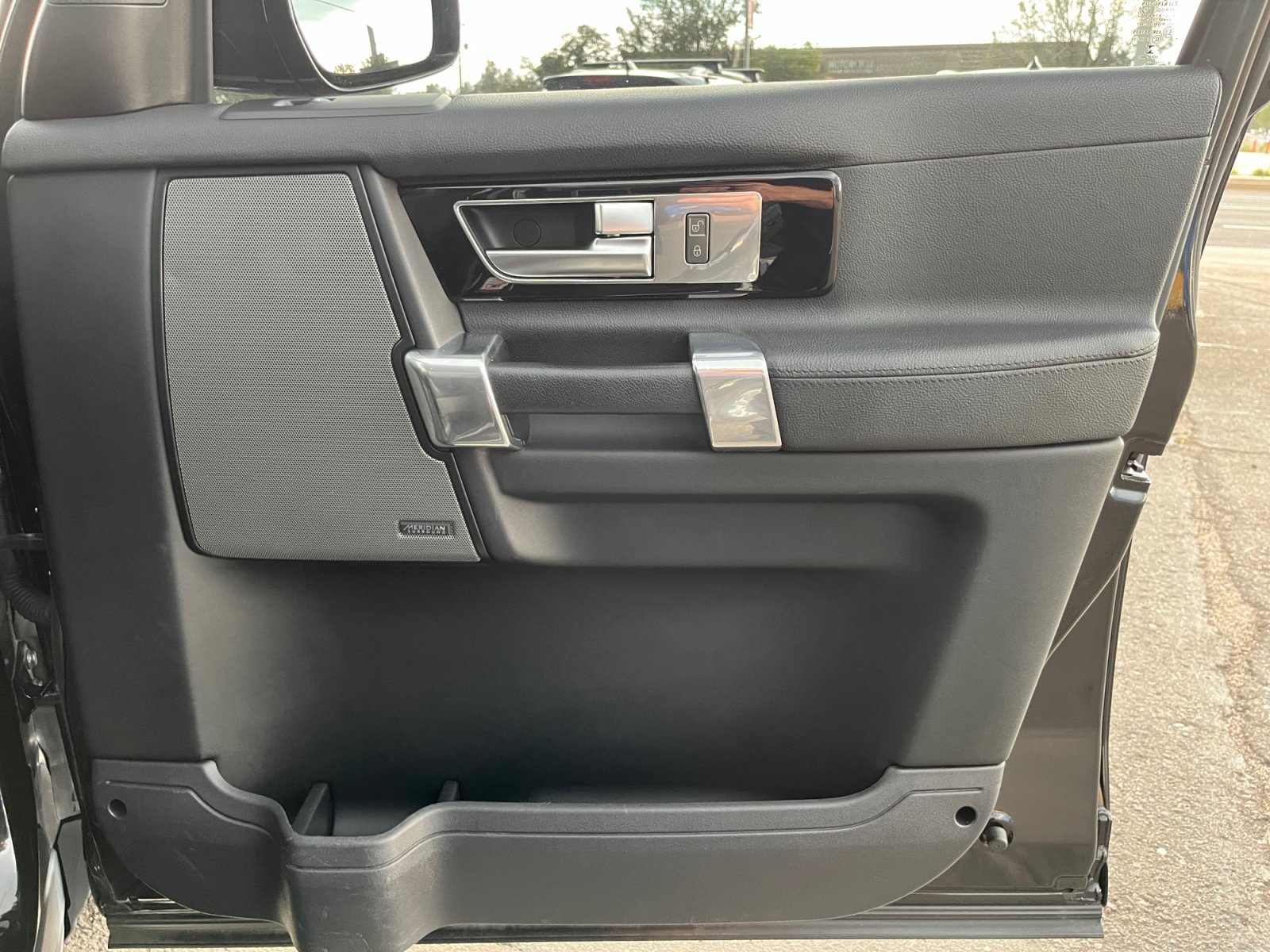 Used 2015 Land Rover LR4 HSE AWD/4WD image 16