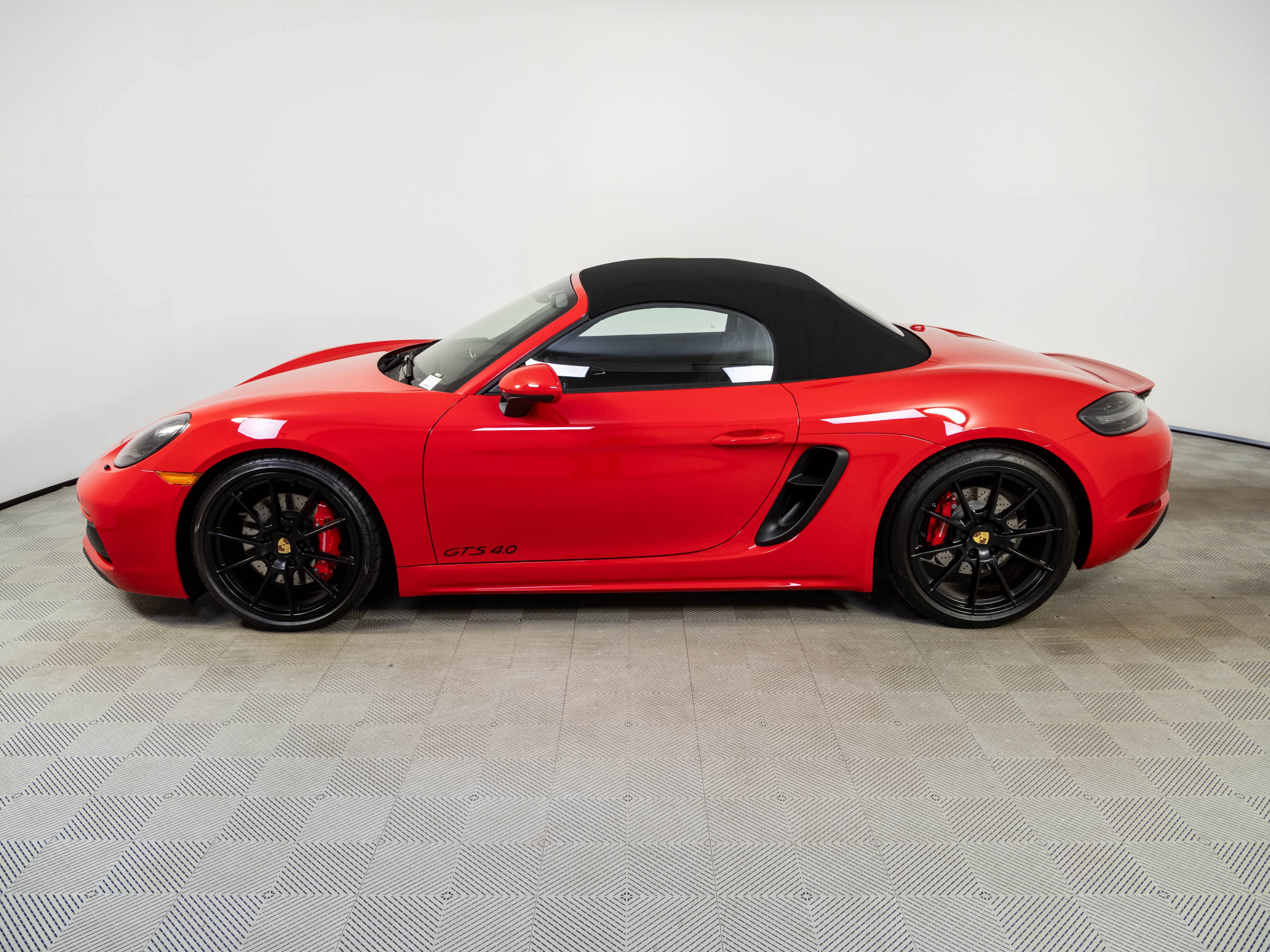 Certified 2025 Porsche 718 Boxster GTS RWD image 34