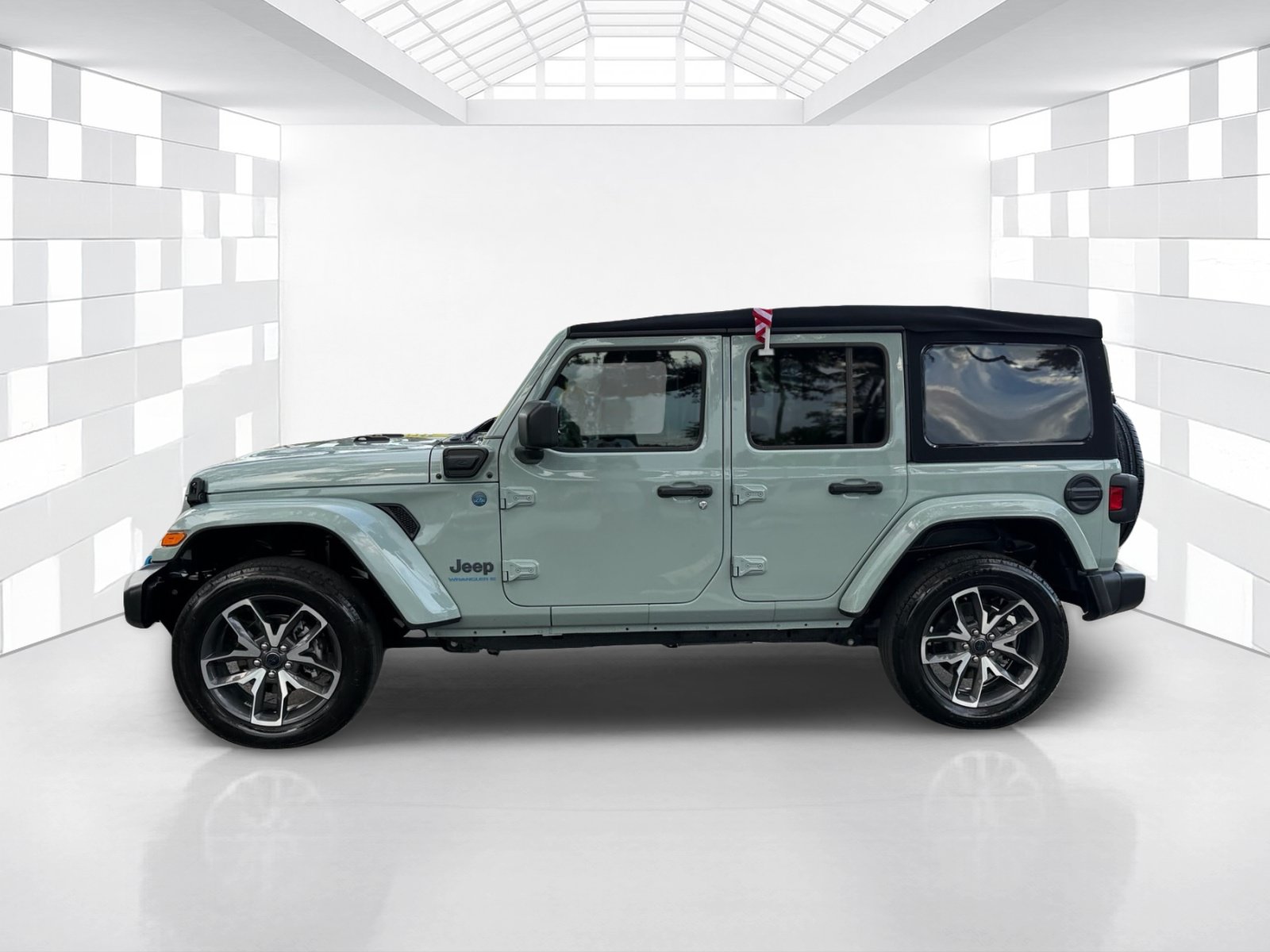Used 2024 Jeep Wrangler Unlimited w/ Convenience Group AWD/4WD image 4