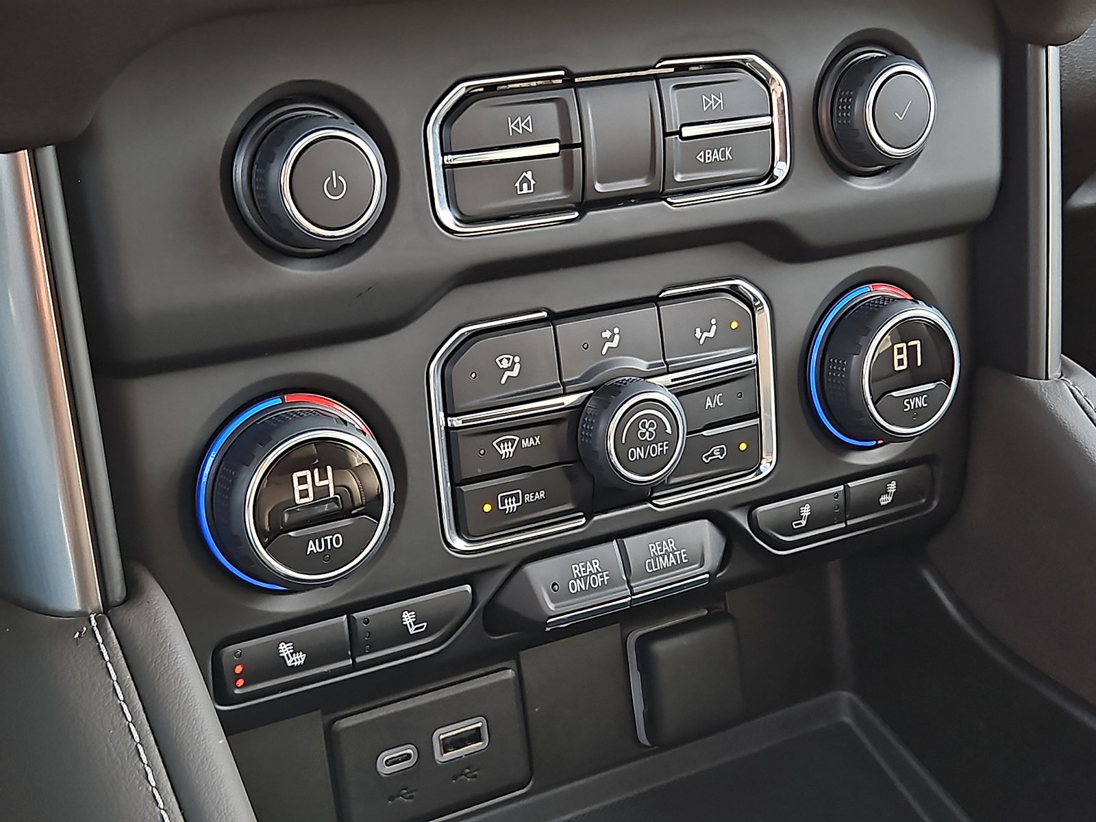 Used 2023 Chevrolet Tahoe Z71 w/ Luxury Package image 16