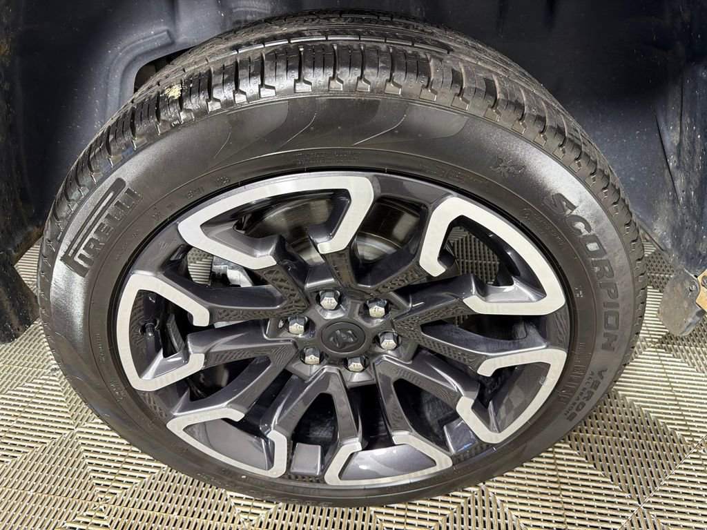Used 2025 RAM 1500 Limited AWD/4WD image 19