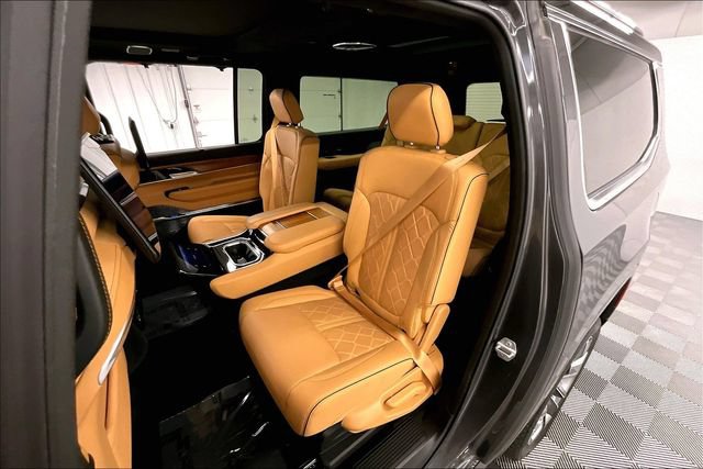 Used 2025 Jeep Grand Wagoneer L Series III w/ Rear-Seat Entertainment Group AWD/4WD image 24
