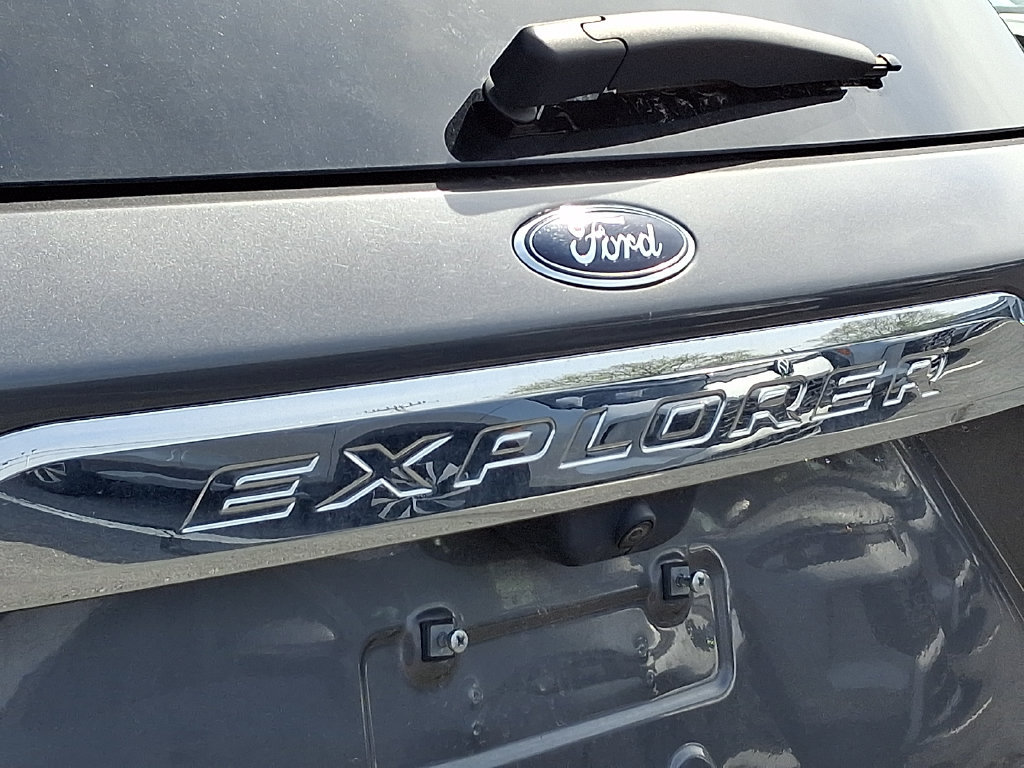 Used 2023 Ford Explorer XLT w/ Equipment Group 202A AWD/4WD image 30
