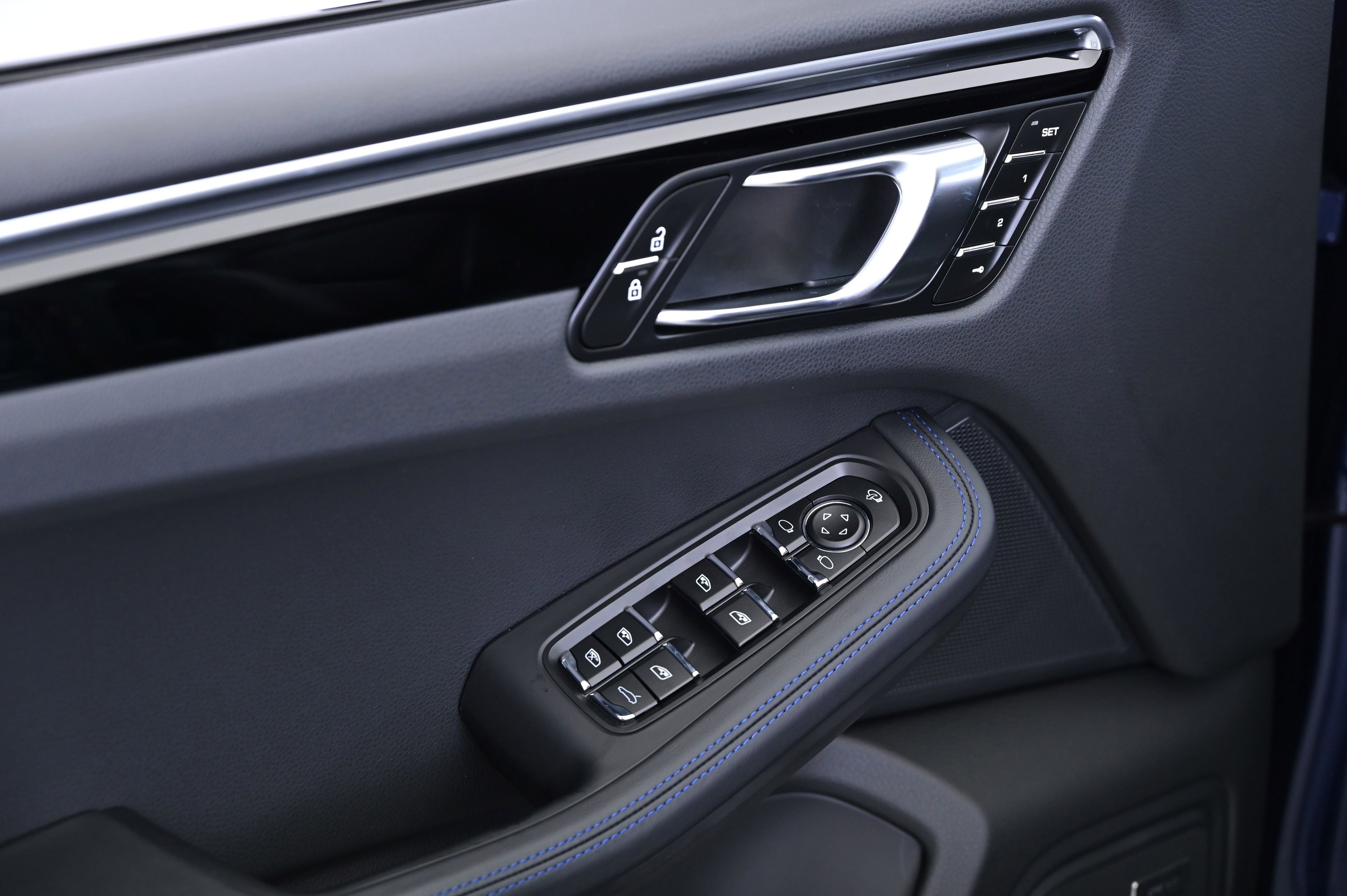 Certified 2025 Porsche Macan image 34