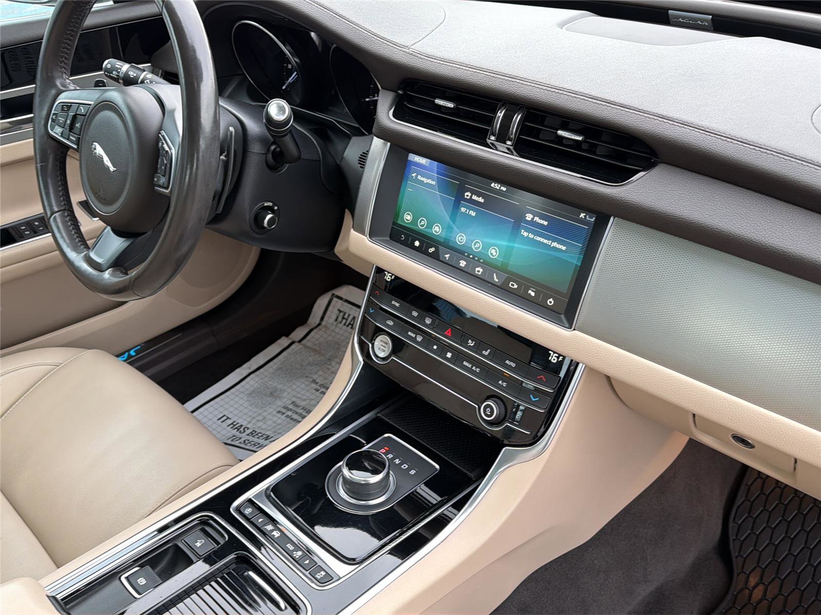 Used 2020 Jaguar XF Premium image 21