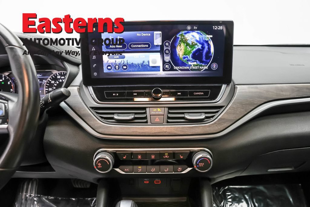 Used 2024 Nissan Altima 2.5 SV w/ SV Premium Package AWD/4WD image 12