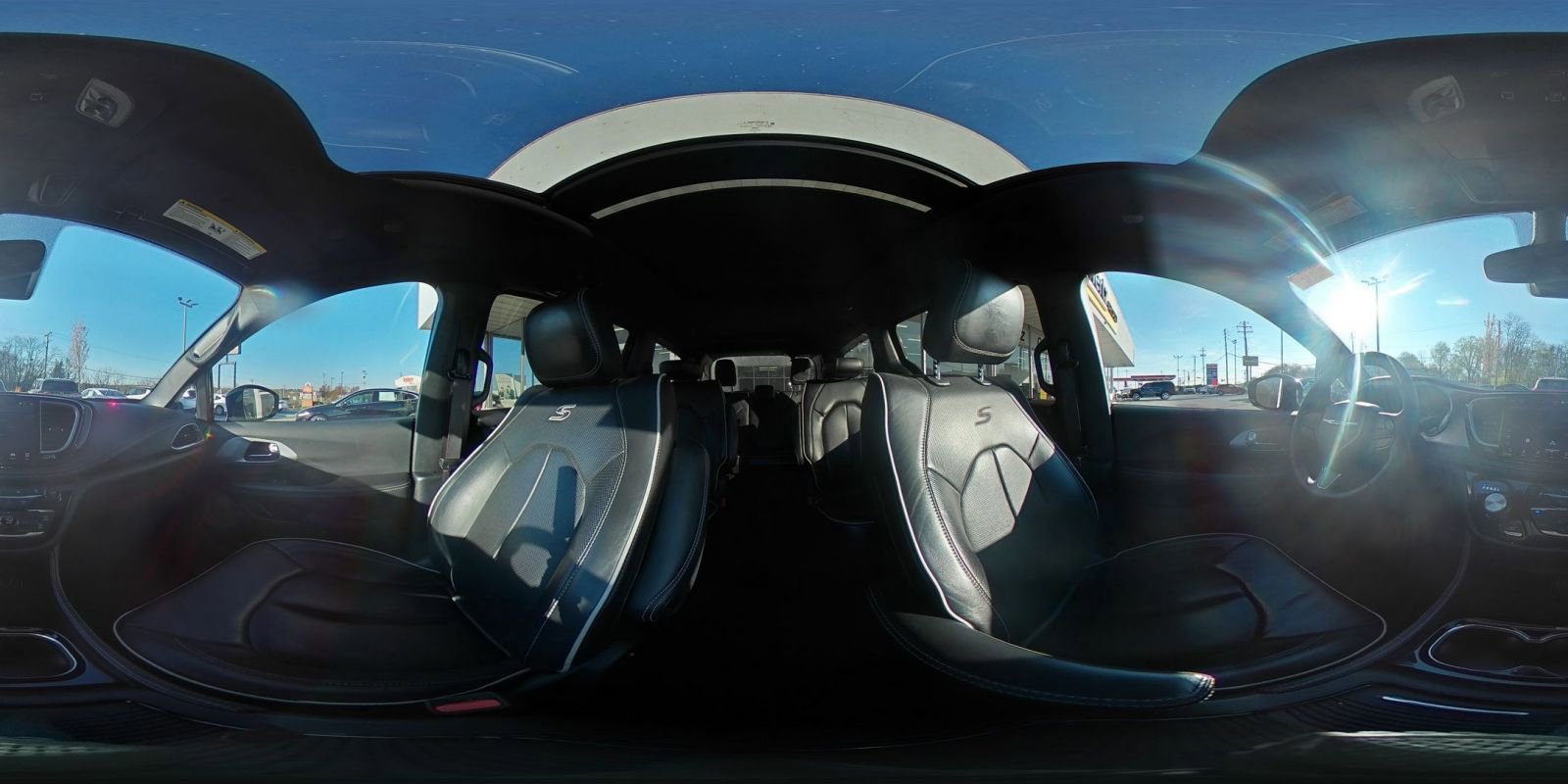 Used 2025 Chrysler Pacifica Limited image 47