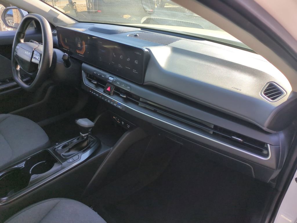 Used 2025 Kia K4 FWD image 31