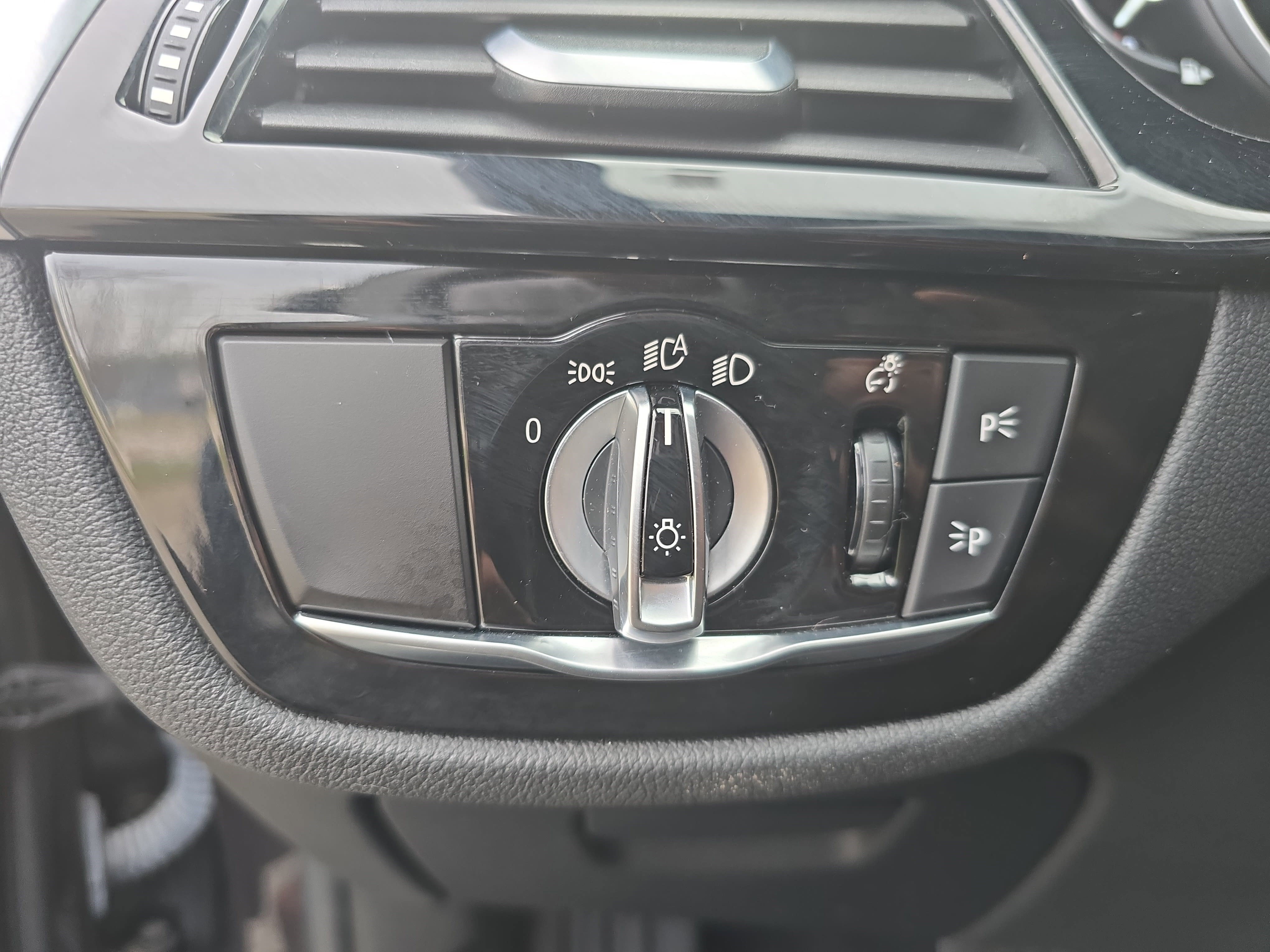 Used 2019 BMW 530i xDrive w/ Convenience Package image 24