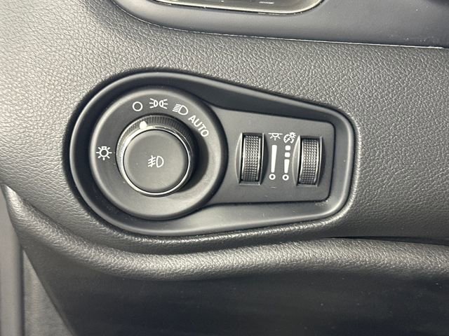 Used 2023 Jeep Renegade Limited image 19