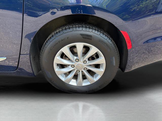 Used 2017 Chrysler Pacifica Touring-L FWD image 23