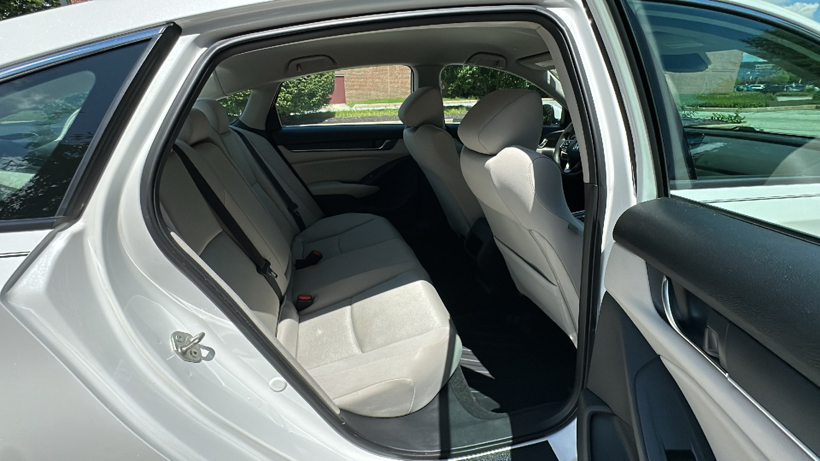 Used 2018 Honda Accord LX image 23