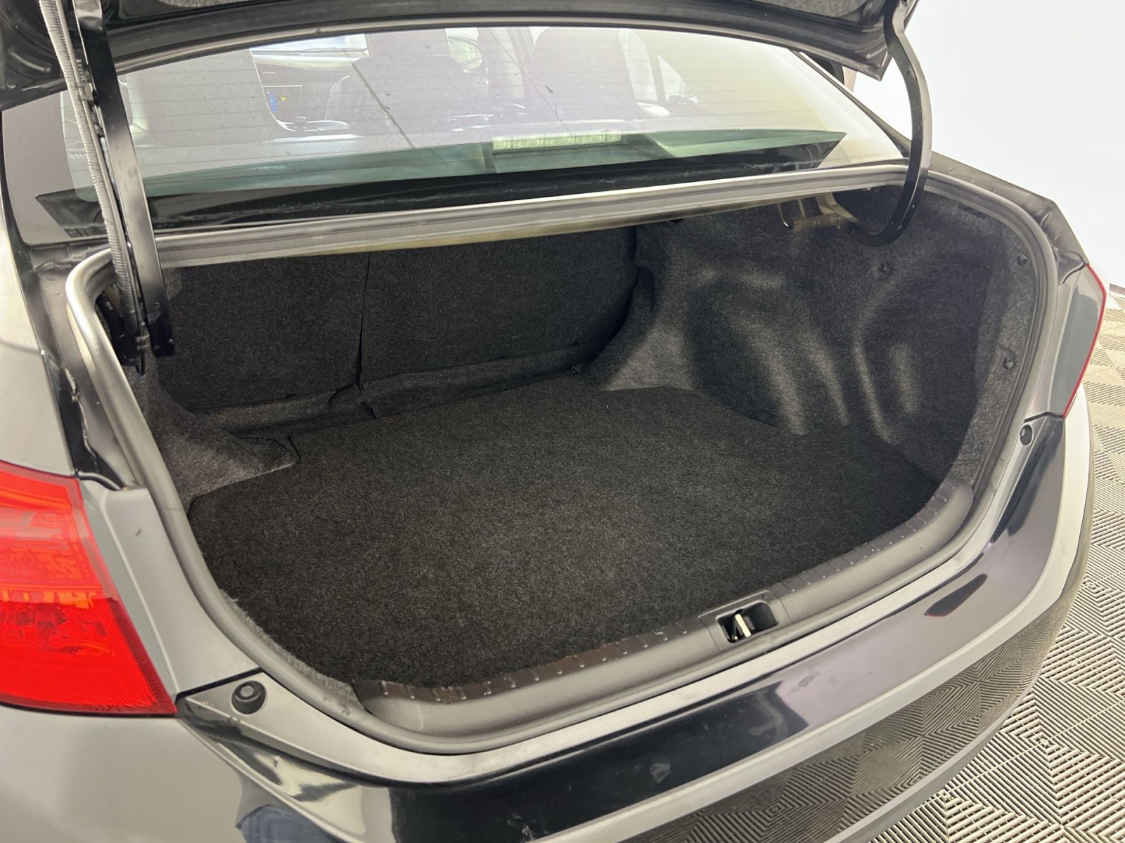 Used 2017 Toyota Corolla SE image 26