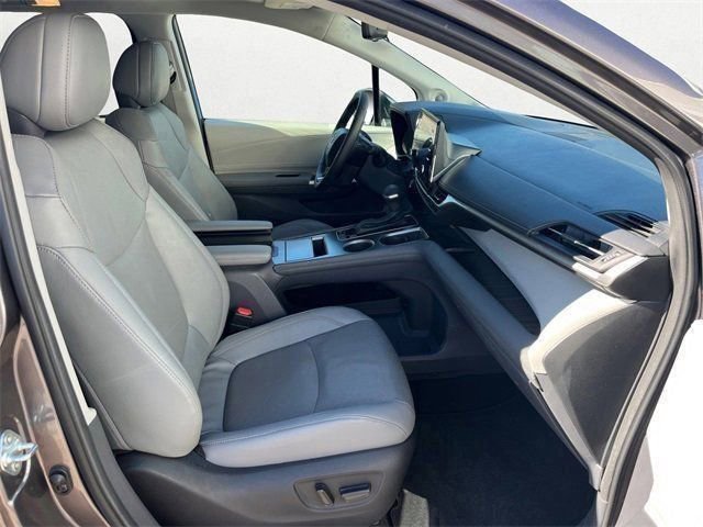 Used 2023 Toyota Sienna Limited FWD image 25