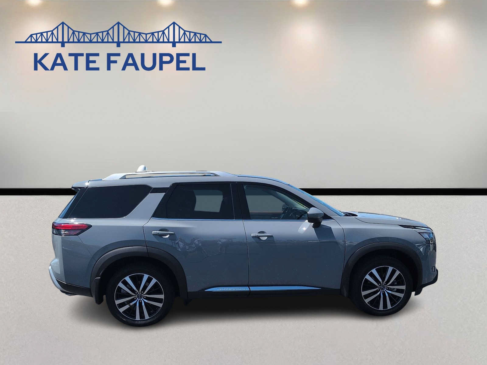 Used 2025 Nissan Pathfinder Platinum w/ Cargo Package AWD/4WD image 8