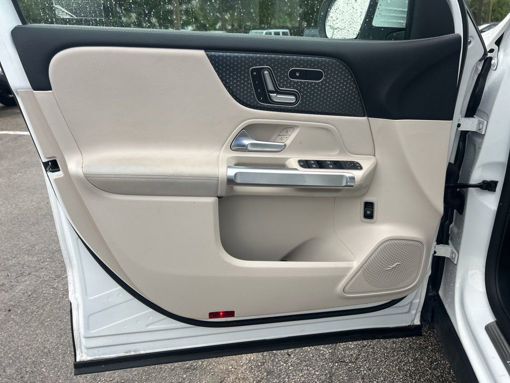 Used 2025 Mercedes-Benz GLB 250 4MATIC image 33