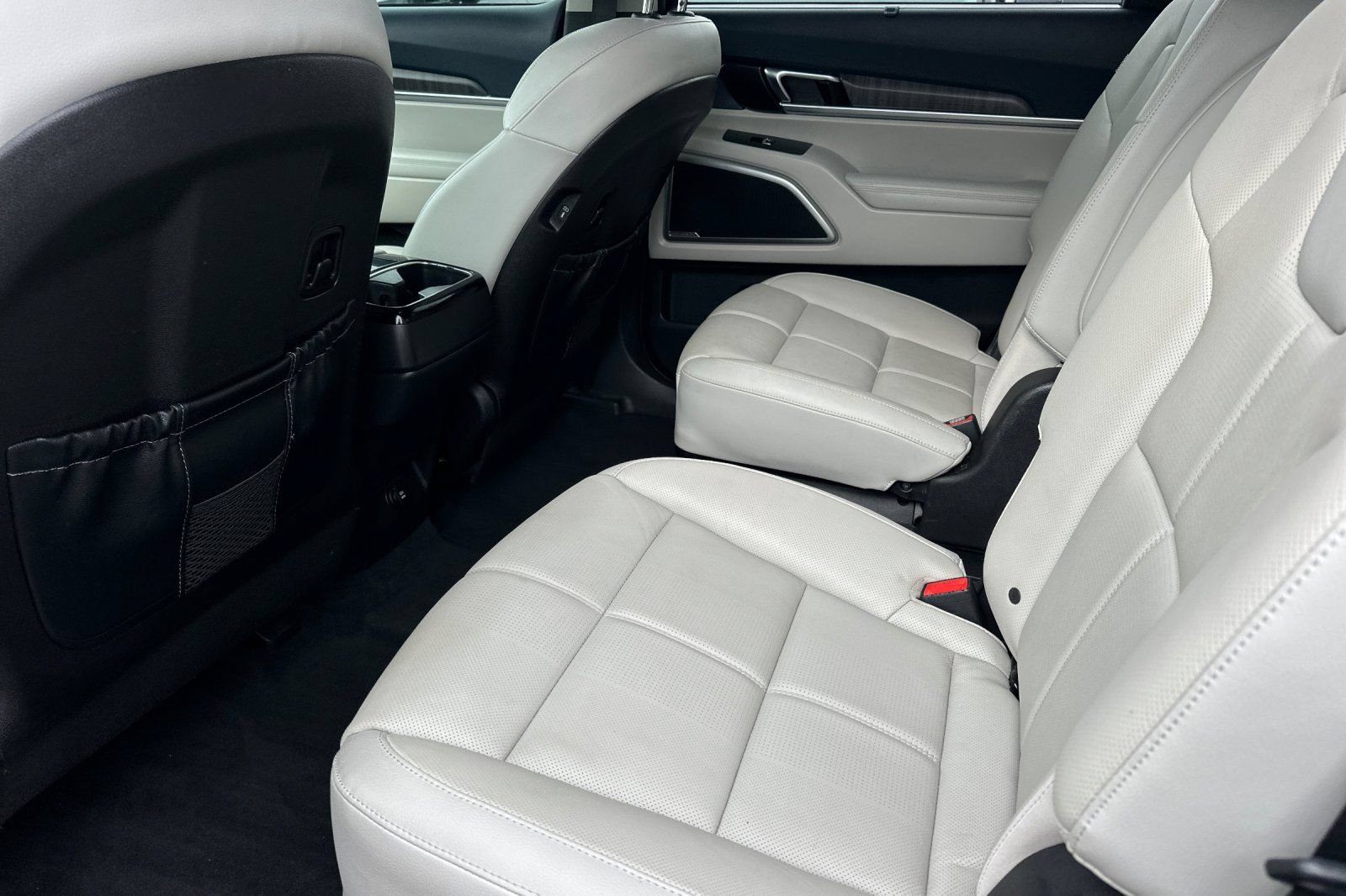 Certified 2023 Kia Telluride EX w/ EX Captain's Chair Package FWD image 12