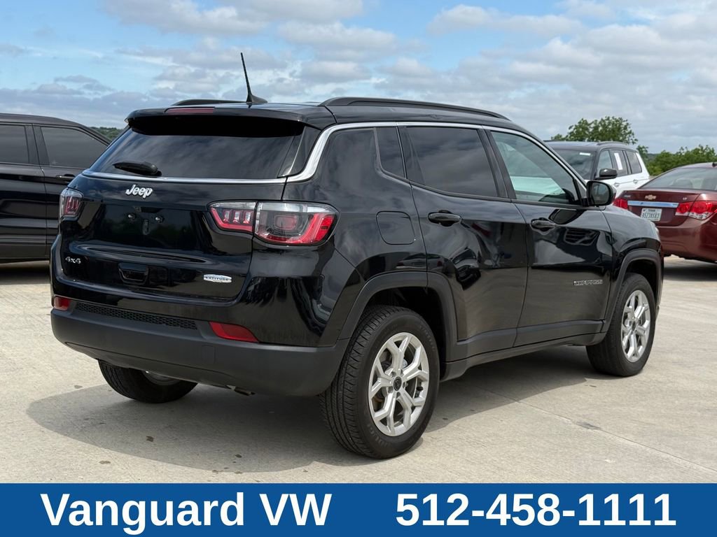 Used 2025 Jeep Compass Latitude w/ Convenience Group AWD/4WD image 7