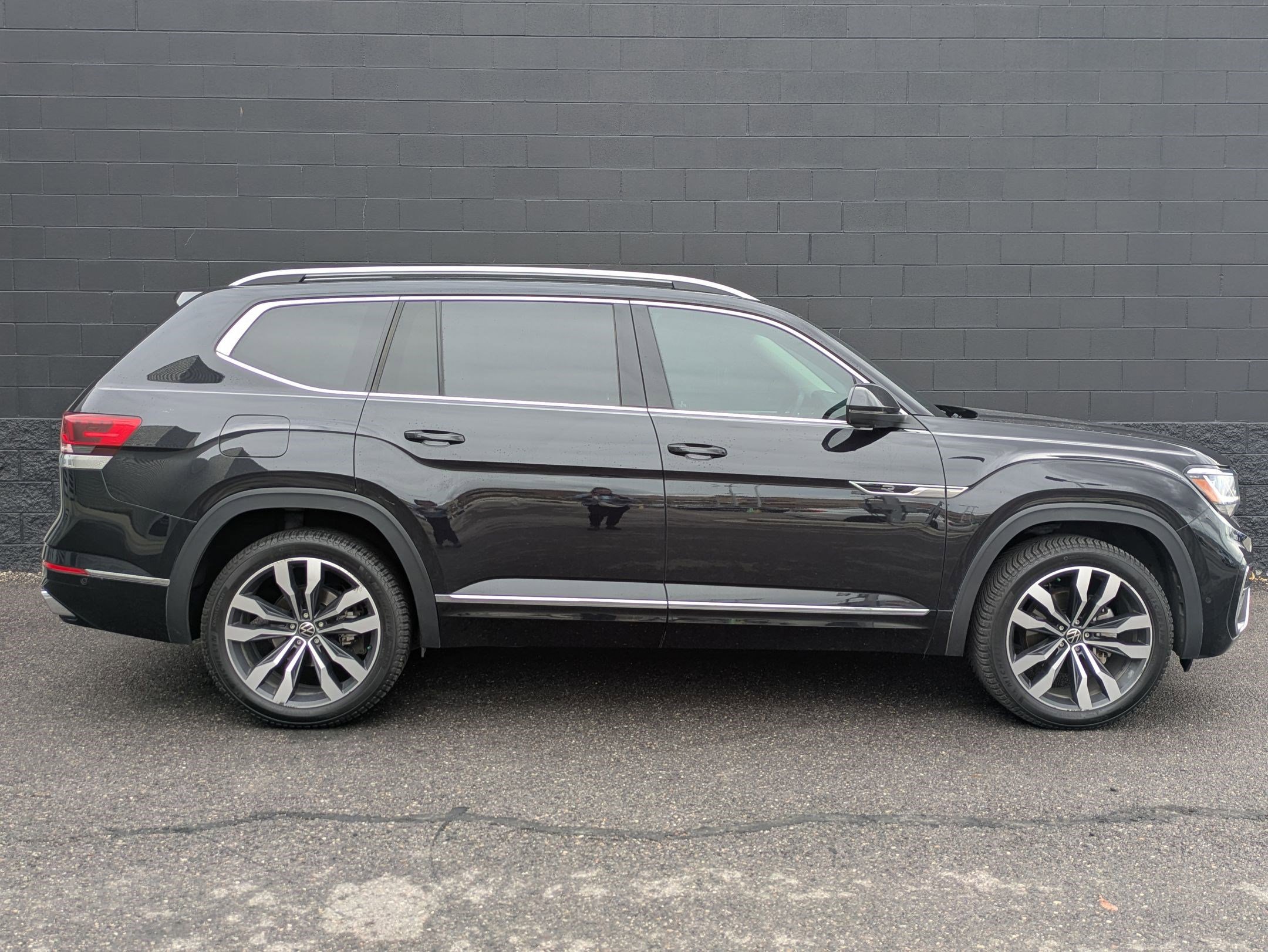 Used 2022 Volkswagen Atlas SEL Premium image 4