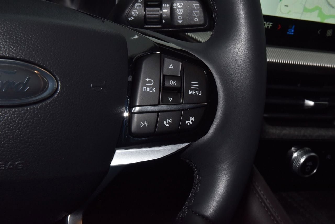 Certified 2025 Ford Explorer Platinum RWD image 25