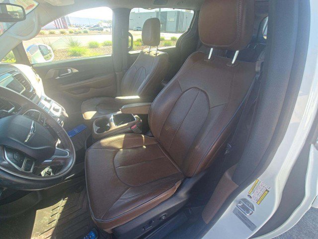 Used 2017 Chrysler Pacifica Limited FWD image 6
