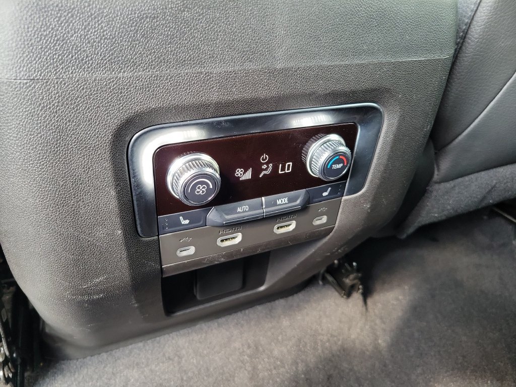 Used 2021 GMC Yukon Denali w/ Denali Premium Package RWD image 19