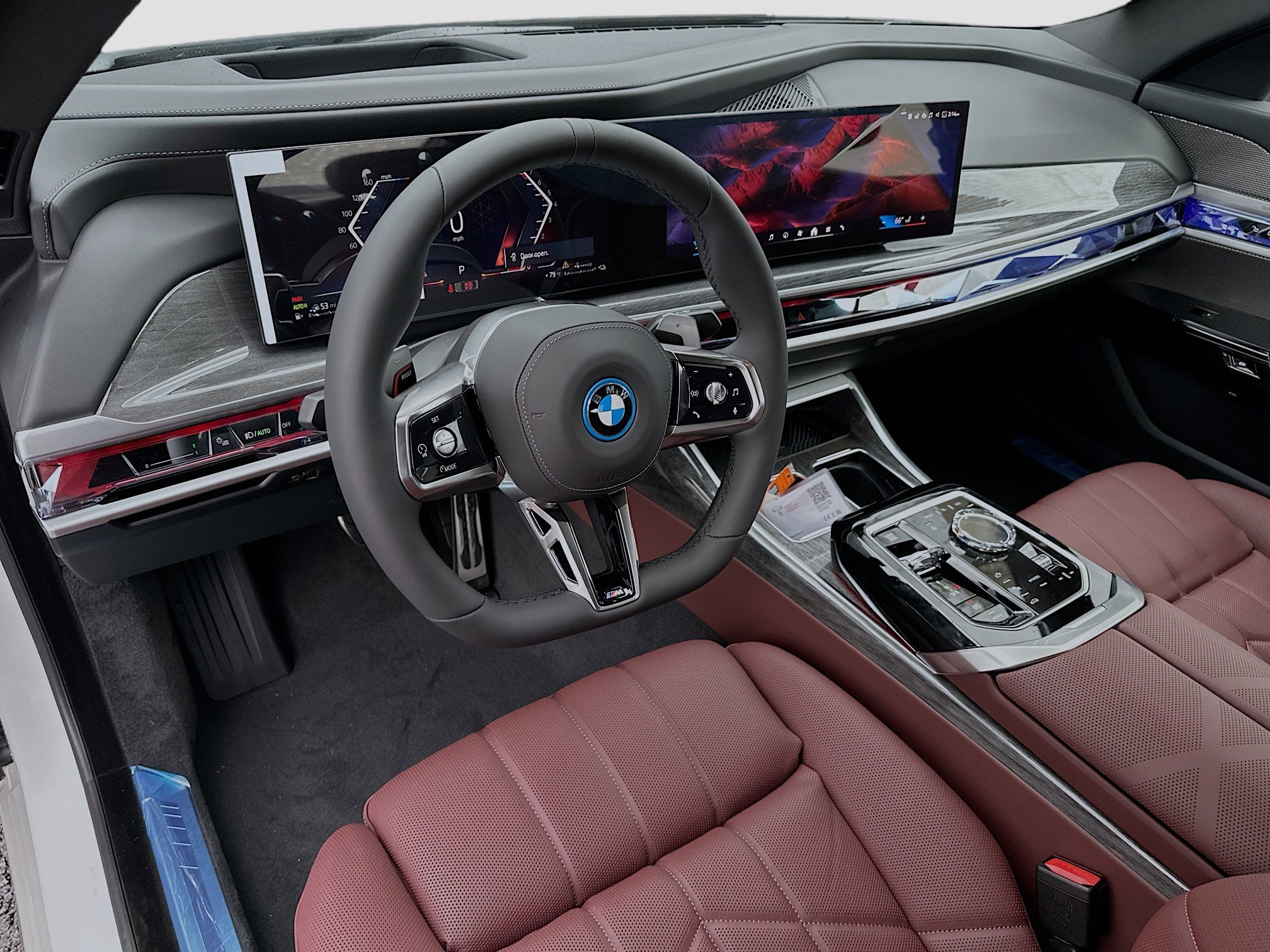 New 2026 BMW 750e xDrive w/ Premium Package image 7