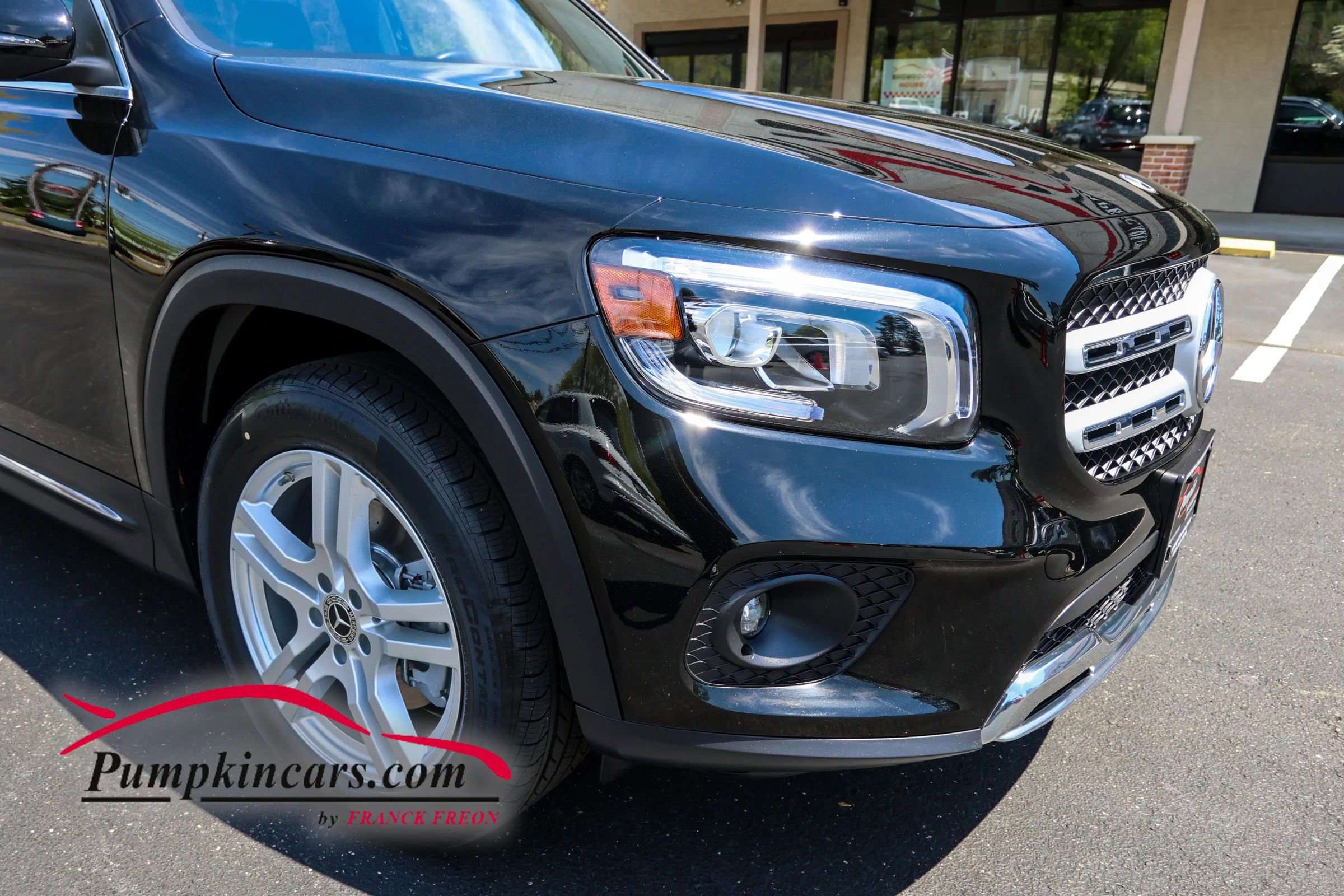 Used 2021 Mercedes-Benz GLB 250 4MATIC w/ Premium Package image 7