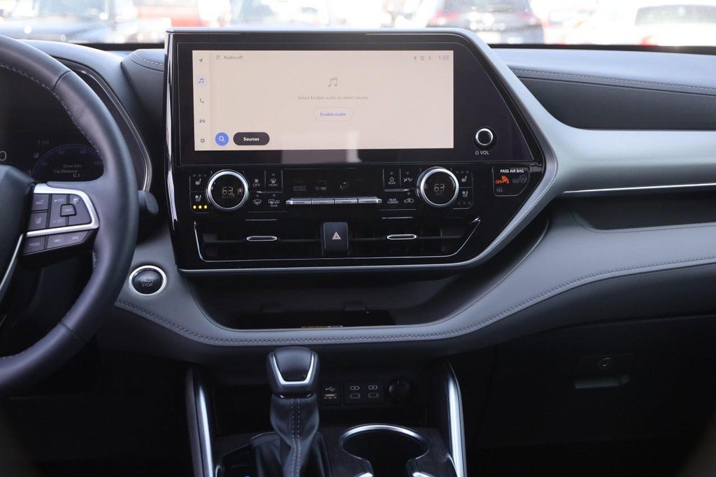 Used 2024 Toyota Highlander Platinum FWD image 26