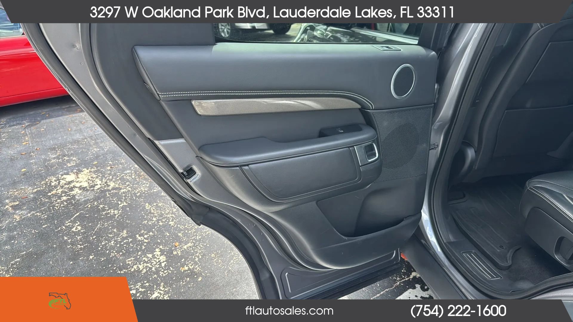 Used 2020 Land Rover Discovery HSE image 29