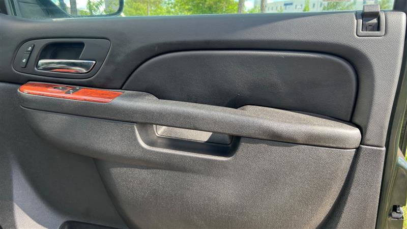 Used 2013 Chevrolet Avalanche LT RWD image 53