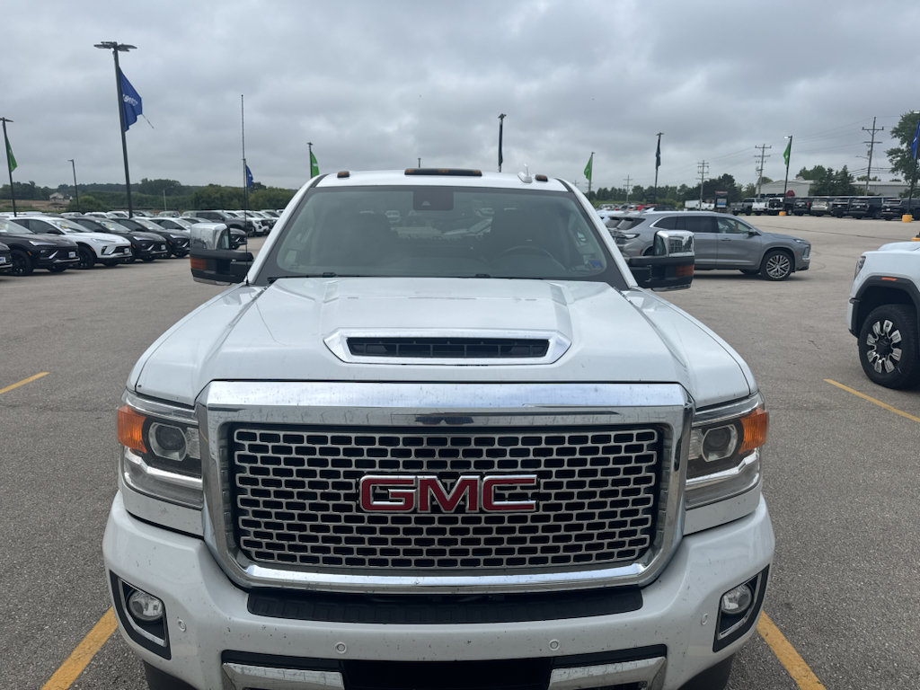 Used 2017 GMC Sierra 2500 Denali w/ Duramax Plus Package AWD/4WD image 7