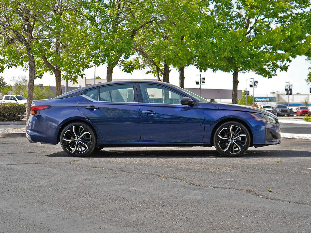Used 2024 Nissan Altima 2.5 SR FWD image 15
