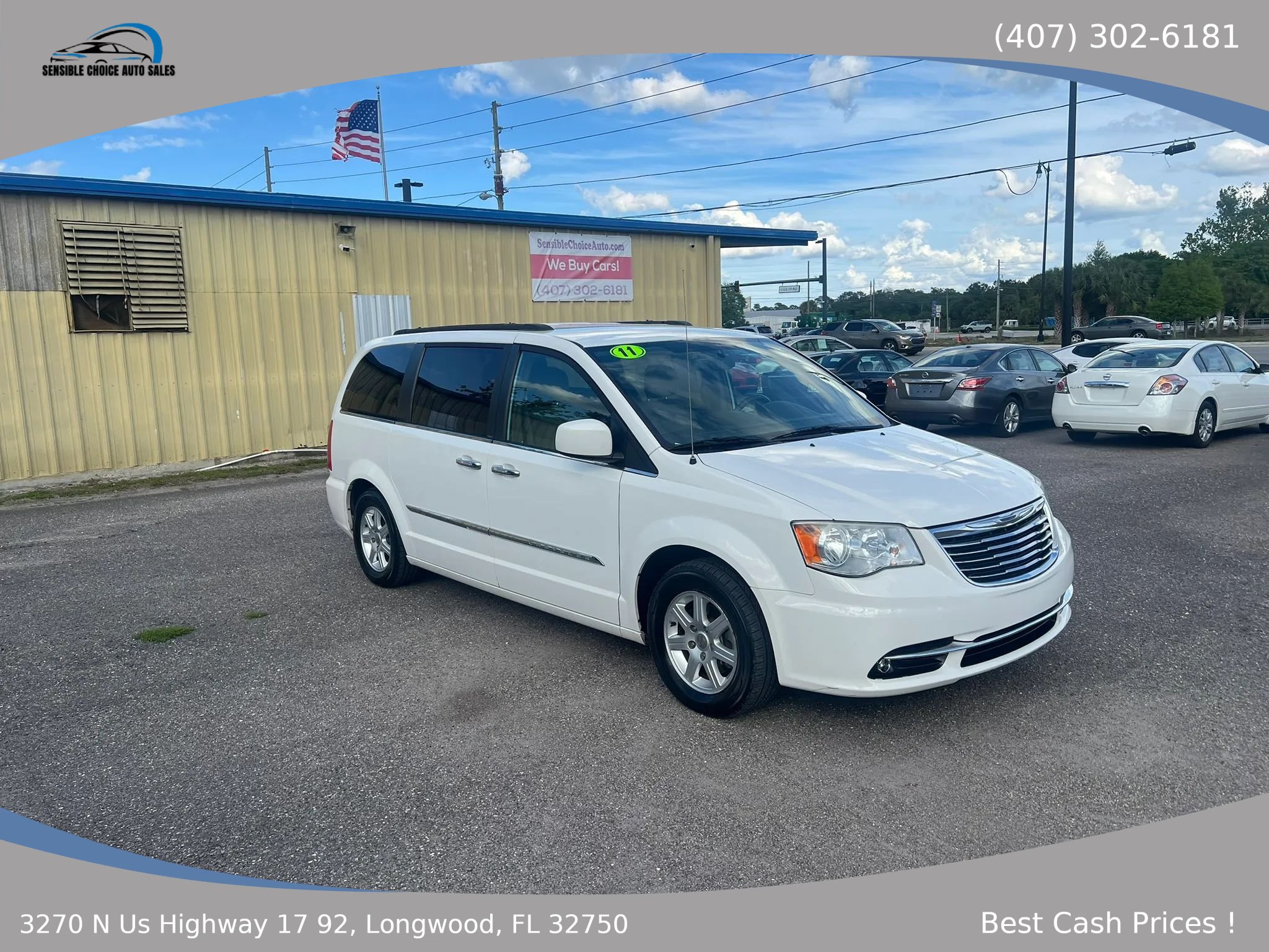 Used 2011 Chrysler Town & Country Touring FWD image 1