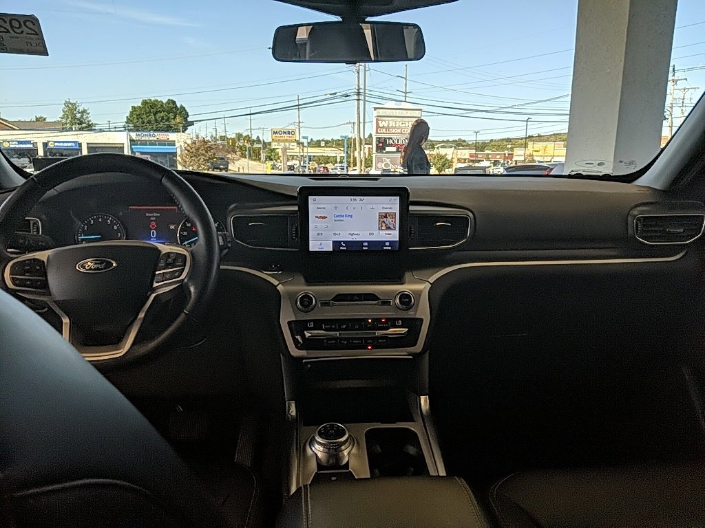 Used 2021 Ford Explorer XLT w/ Equipment Group 202A image 12