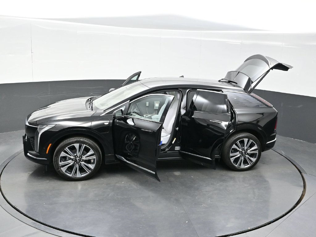 New 2027 Cadillac Optiq Premium Luxury w/ LPO, Floor Liner Package AWD/4WD image 37