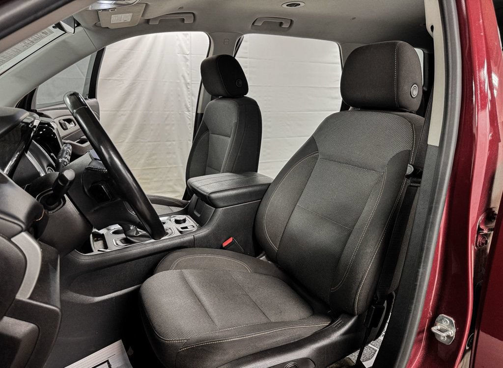 Used 2021 Chevrolet Traverse LT FWD image 9