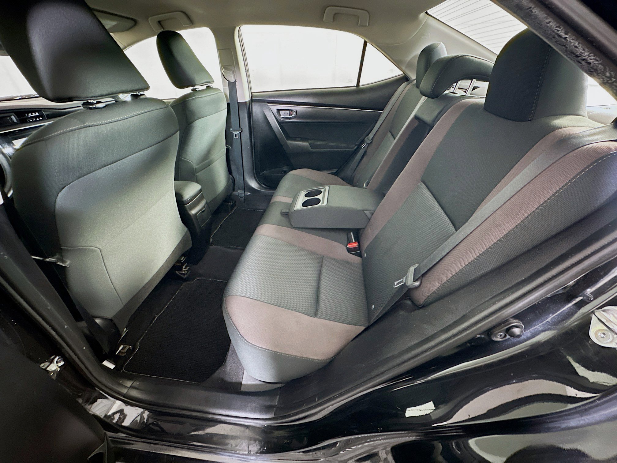 Used 2017 Toyota Corolla LE image 25