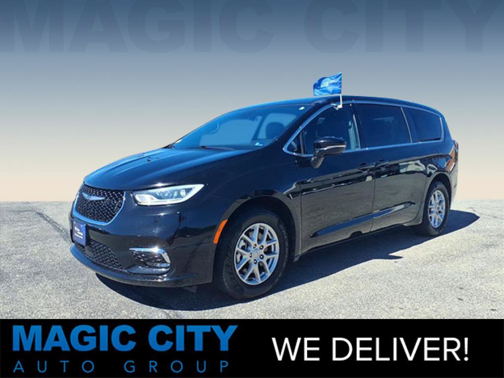 Used 2025 Chrysler Pacifica Select