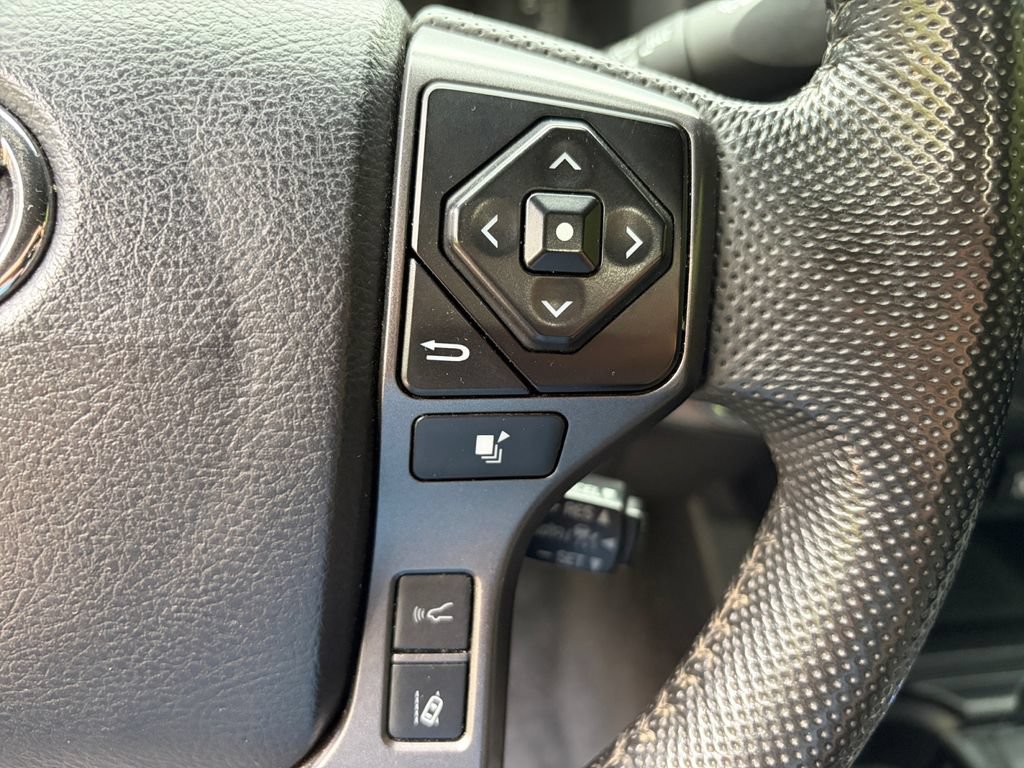 Used 2022 Toyota Tacoma TRD Off-Road w/ Technology Package AWD/4WD image 19