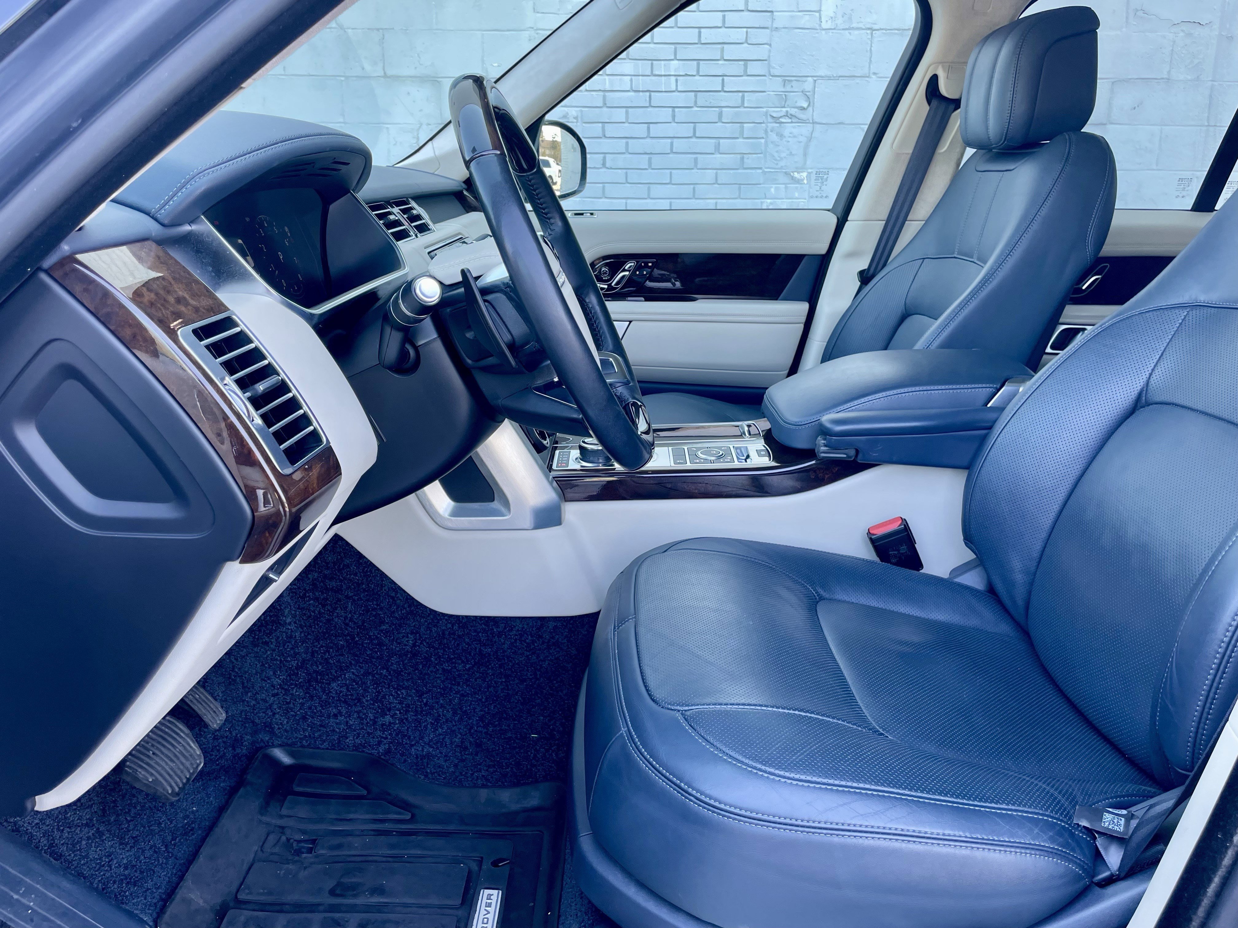 Used 2020 Land Rover Range Rover HSE image 14