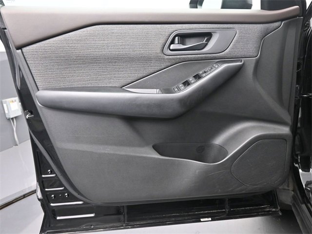 Used 2023 Nissan Rogue S image 12