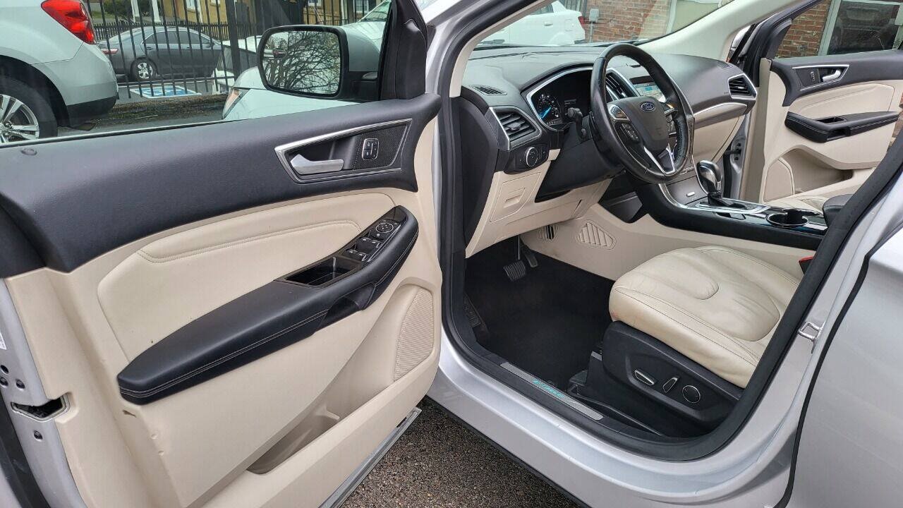 Used 2016 Ford Edge Titanium FWD image 13