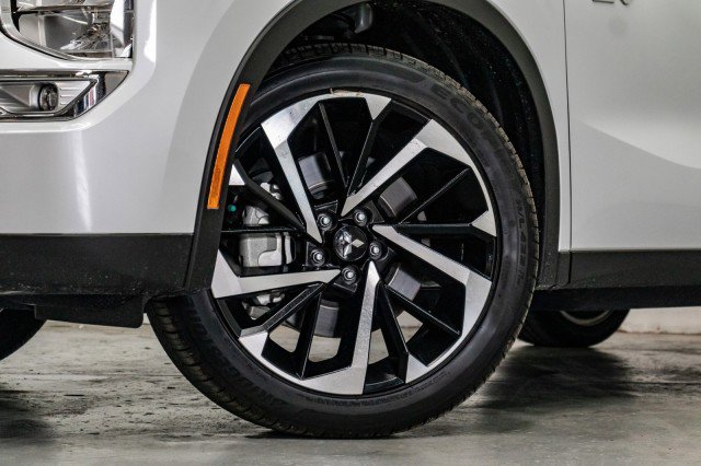 New 2025 Mitsubishi Outlander SE image 3